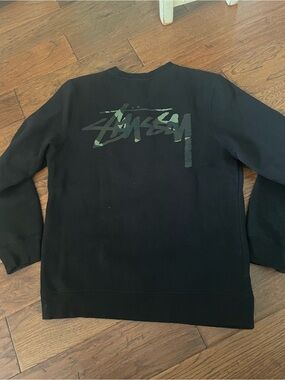 Stussy size medium Black Crewneck Sweater in mint without tag